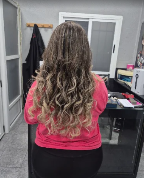 Melena rizada voluminosa — Gloria Gabaldón Albacete